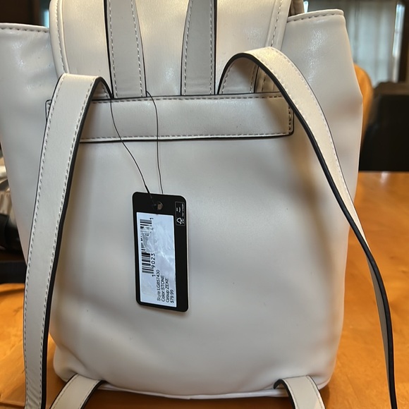 ♥️ SPECIAL NWT ♥️ Guess purse/back pack. 100% Authentic. 🔥 GUESS 🔥 - Picture 4 of 4